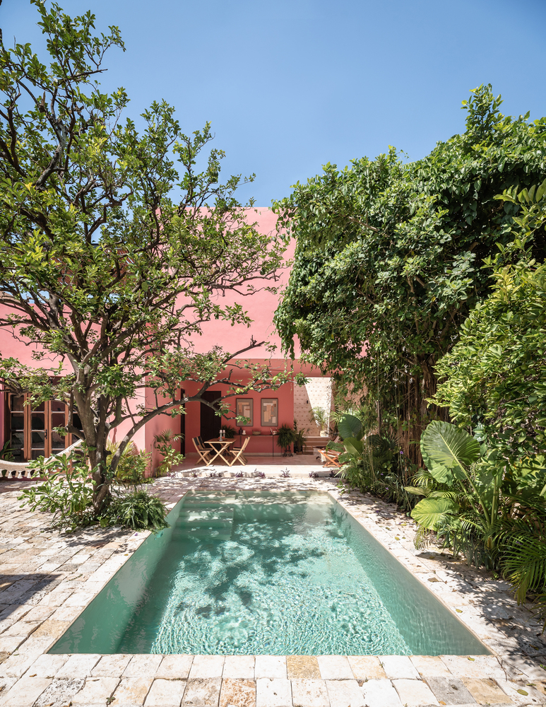 Căn nhà cổ tông màu hồng hoài niệm tại Mexico - Ảnh 4