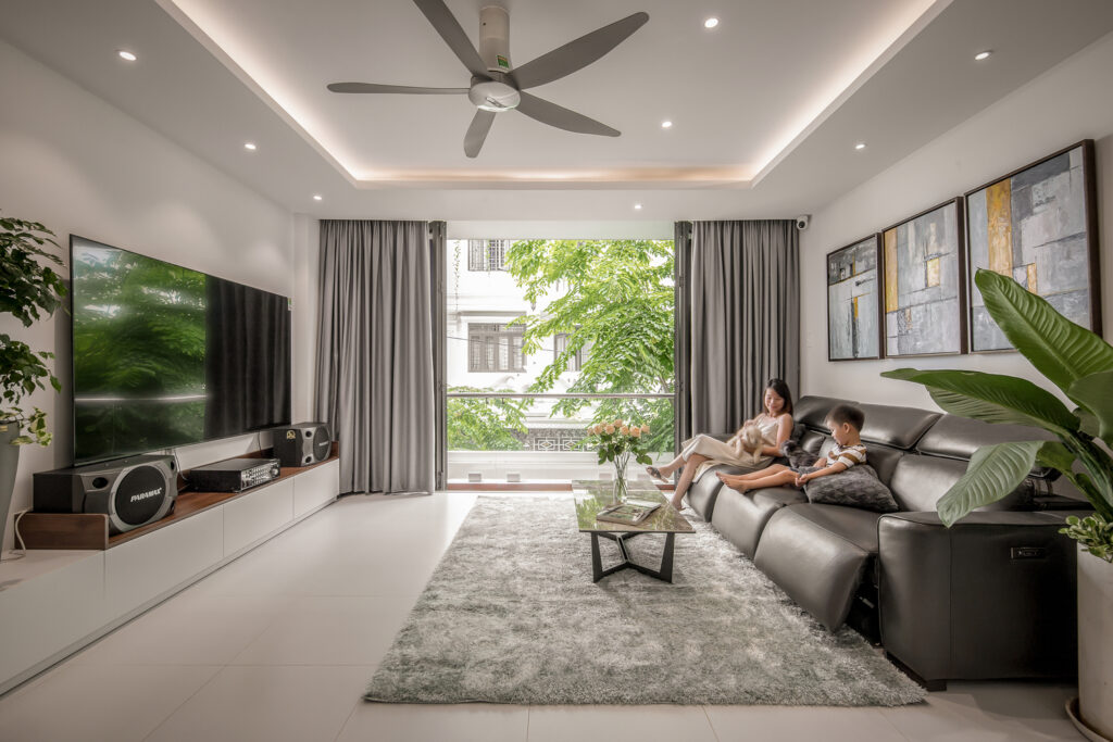Căn nhà ống có vườn rau trên sân thượng giữa lòng Sài Gòn - Ảnh 3