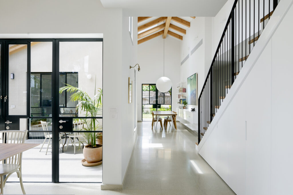 Thiết kế nhà mái dốc giúp mở rộng không gian sống - Ảnh 5