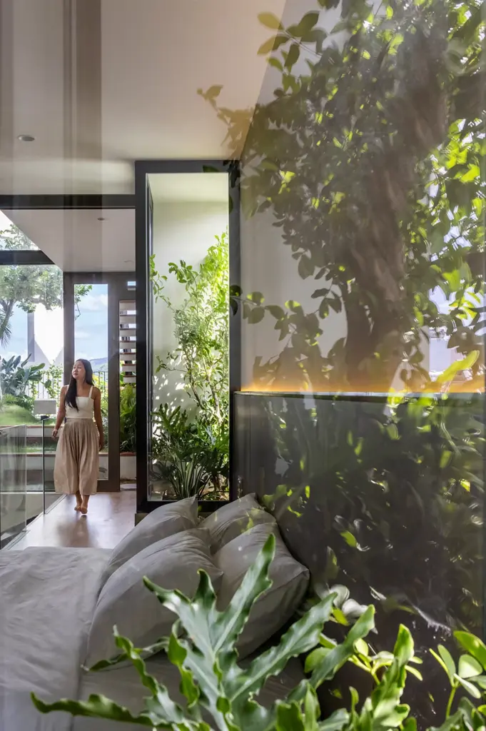 Ngôi nhà với khu vườn trên cao độc đáo tại Nha Trang - Ảnh 13