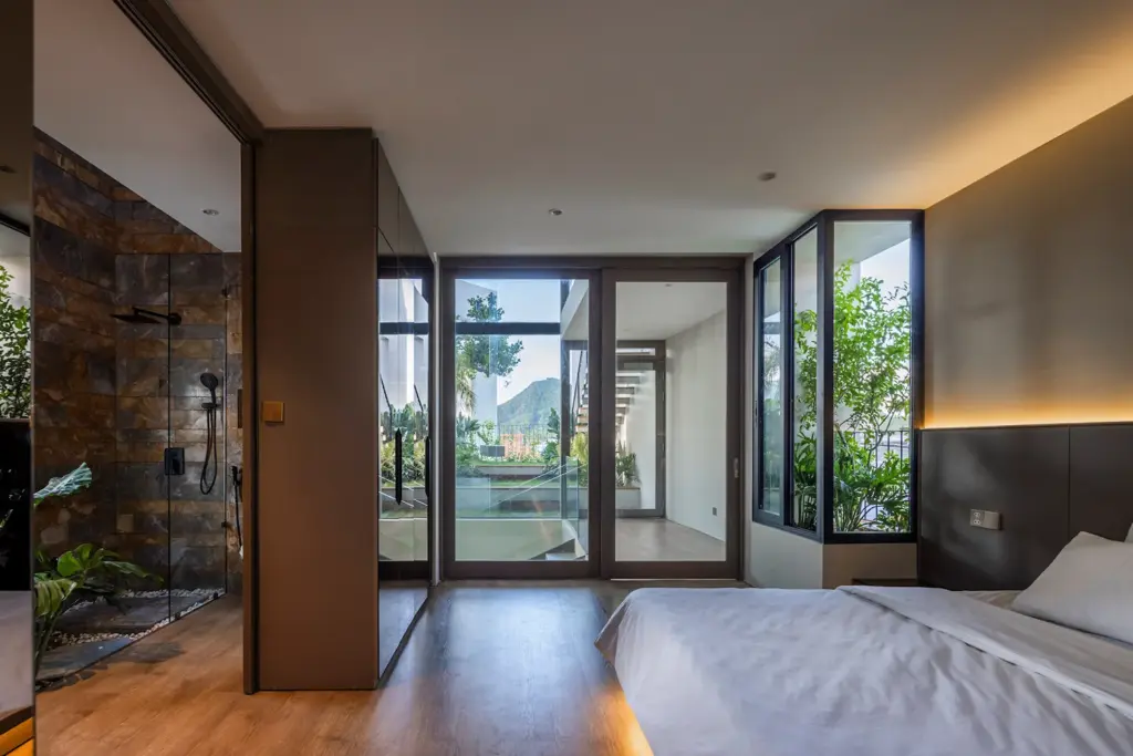 Ngôi nhà với khu vườn trên cao độc đáo tại Nha Trang - Ảnh 14