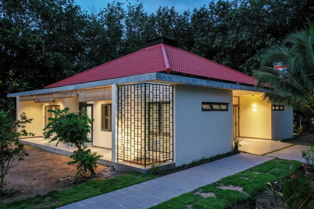 Ngôi nhà mái ngói hình phễu để chống nóng ở Tây Ninh - Ảnh 3